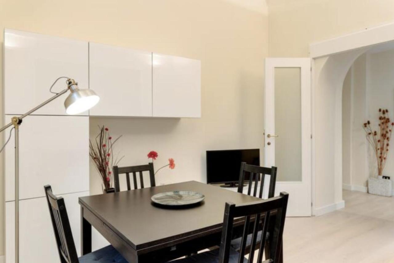 Sunny Flat In Elegant Building Close To Colosseum Rome Exterior photo