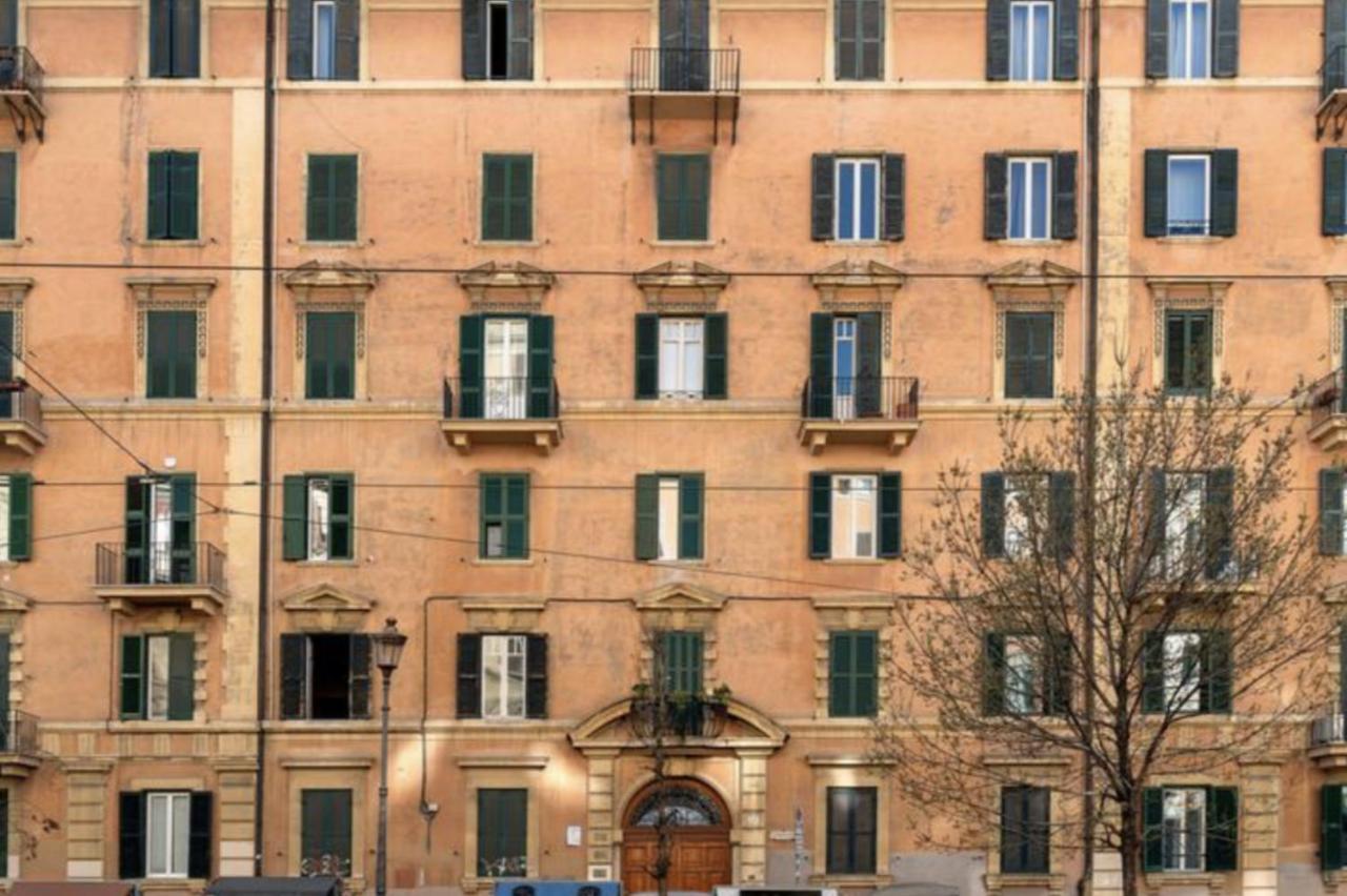 Sunny Flat In Elegant Building Close To Colosseum Rome Exterior photo